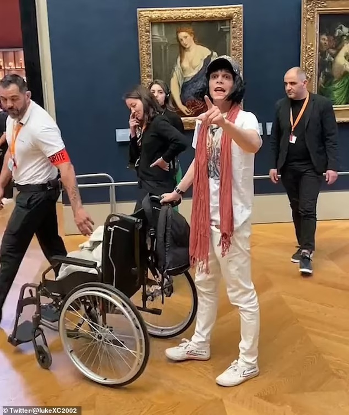 Mona Lisa bị tấn công: Những vận hạn ba chìm, bảy nổi của siêu phẩm - 2