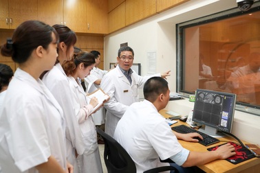 Gần 100 bác sĩ làm giảng viên kiêm nhiệm tại Khoa Y Dược – ĐH QGHN