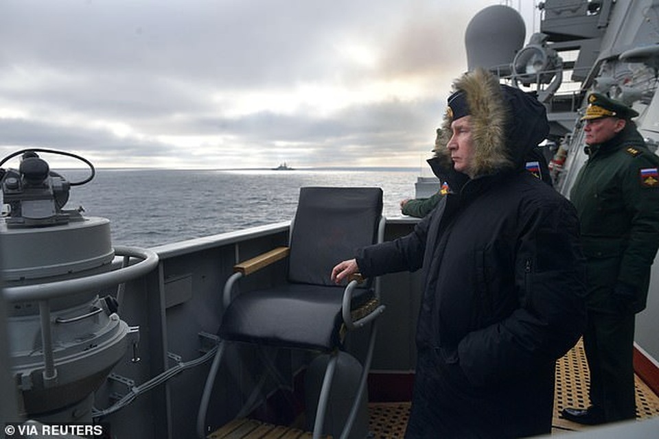 Tổng thống Putin lên tàu tuần dương thị sát tập trận gần Crimea - 5 Tổng thống Putin lên tàu tuần dương thị sát tập trận gần Crimea - 5