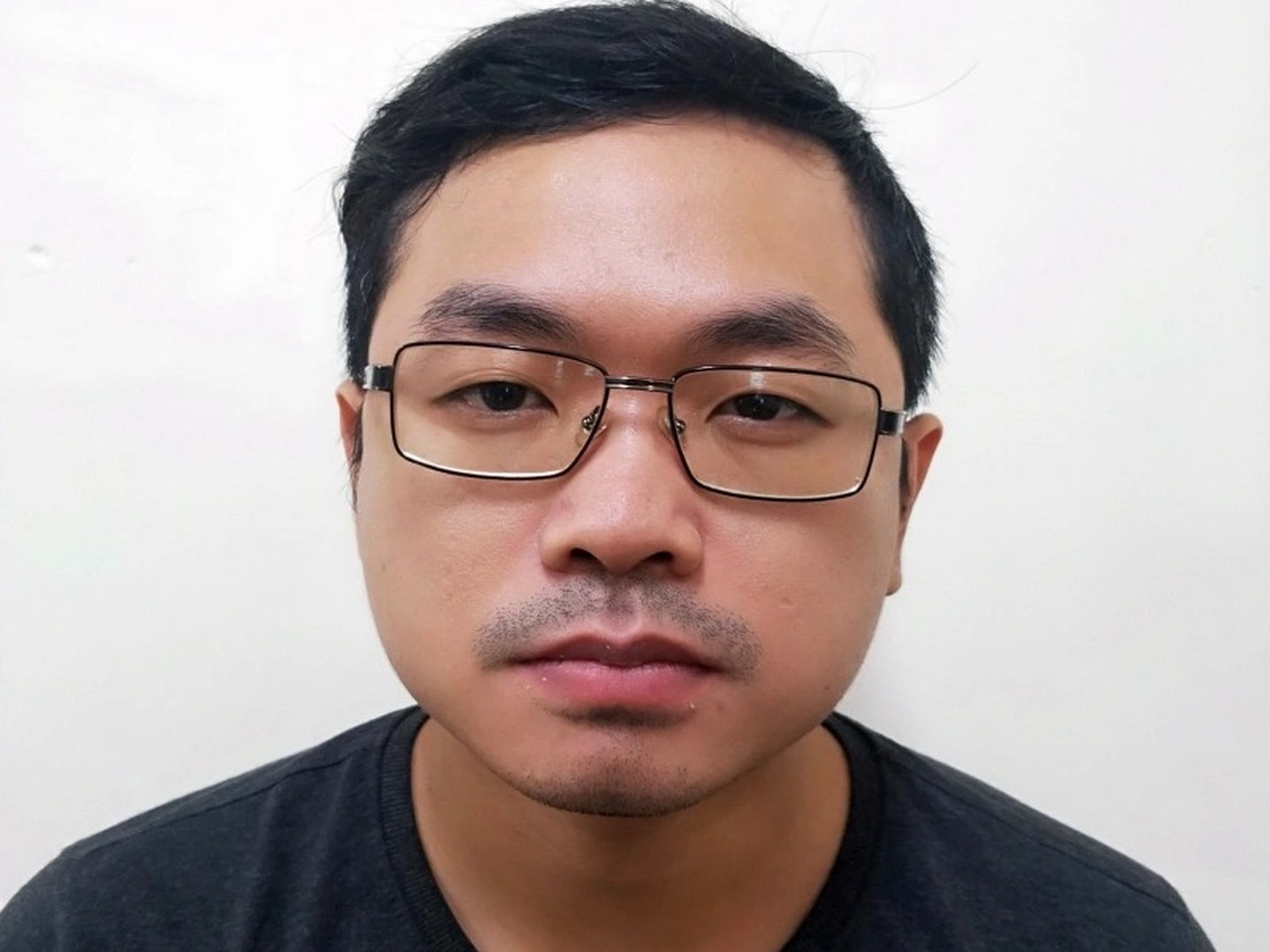 Siết cổ cướp tài sản của gái bán dâm sau khi mây mưa - 1 Siết cổ cướp tài sản của gái bán dâm sau khi mây mưa - 1