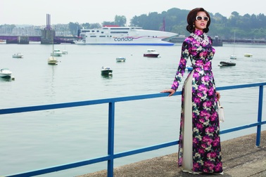 Siêu mẫu Minh Tú hoá thiếu nữ Sài thành thập niên 60 trên đất Pháp