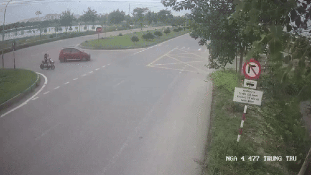 Xe khách tông ô tô con ở Ninh Bình, 2 phụ nữ thương vong - 1 Xe khách tông ô tô con ở Ninh Bình, 2 phụ nữ thương vong - 1