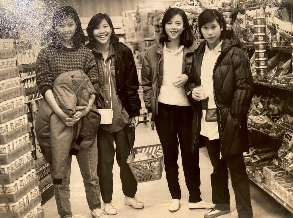 សម្រស់ក្មេងជាងវ័យរបស់ Madam Pang ទទួលបានការកោតសរសើរពីអ្នកគាំទ្រជាច្រើន - ១ Nhan sắc thời trẻ cực phẩm của Madam Pang, nhiều CĐV ngưỡng mộ - 1