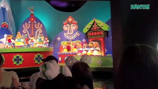 Không khí Giáng sinh phủ kín Tokyo Disneyland