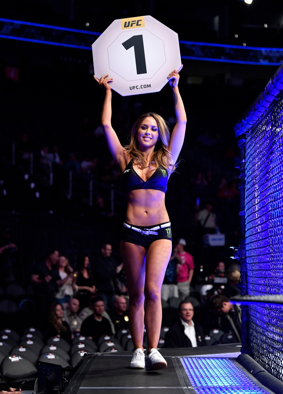 Gã điên McGregor được mỹ nhân UFC vẽ chân dung khích lệ - 3 Gã điên McGregor được mỹ nhân UFC vẽ chân dung khích lệ - 3