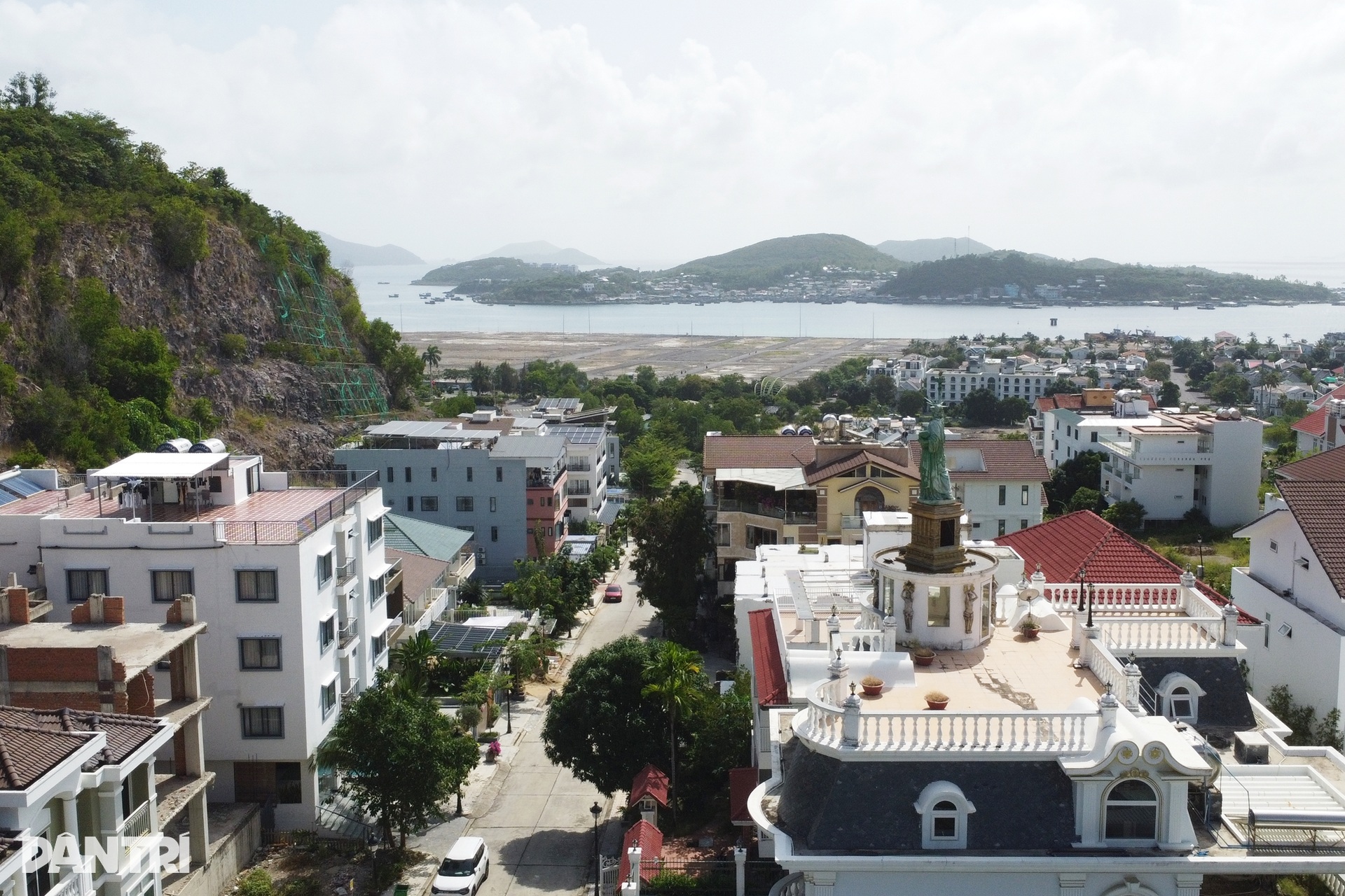 Tháo dỡ 15 biệt thự xây sai phép ở Nha Trang - 2 Tháo dỡ 15 biệt thự xây sai phép ở Nha Trang - 2