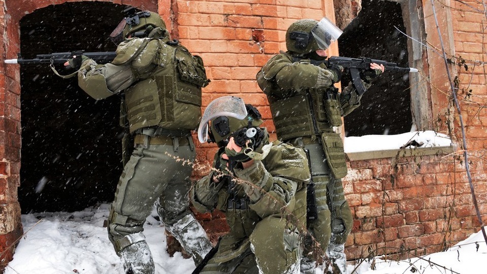 Xem quân nhân Nga diễn tập tấn công hang ổ kẻ thù - 1 Xem quân nhân Nga diễn tập tấn công hang ổ kẻ thù - 1