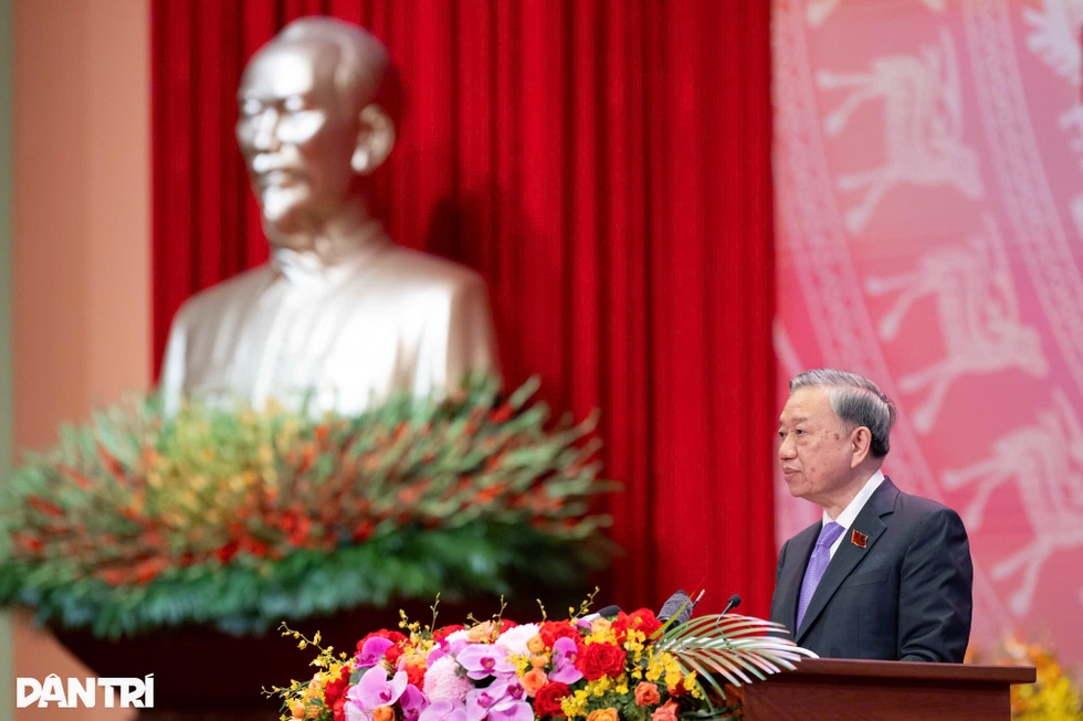 “Đằng sau sự chuyển mình của nền kinh tế là những đêm trắng họp bàn”