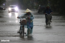 Ninh Bình "chìm" trong biển nước trước giờ bão Wipha đổ bộ