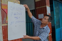 "Thủ phủ nhà trọ" TPHCM ế ẩm, treo bảng cả năm nhưng không có người thuê