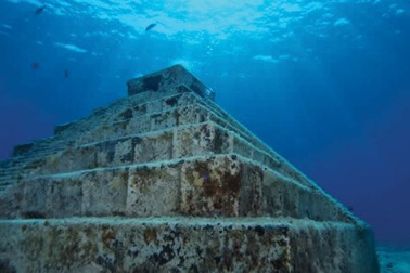 Kim tự tháp bí ẩn chìm dưới đáy biển