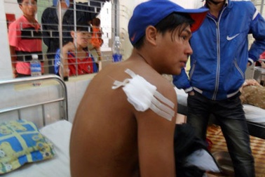 Nổ súng bắn người giữa phố, 2 người bị thương