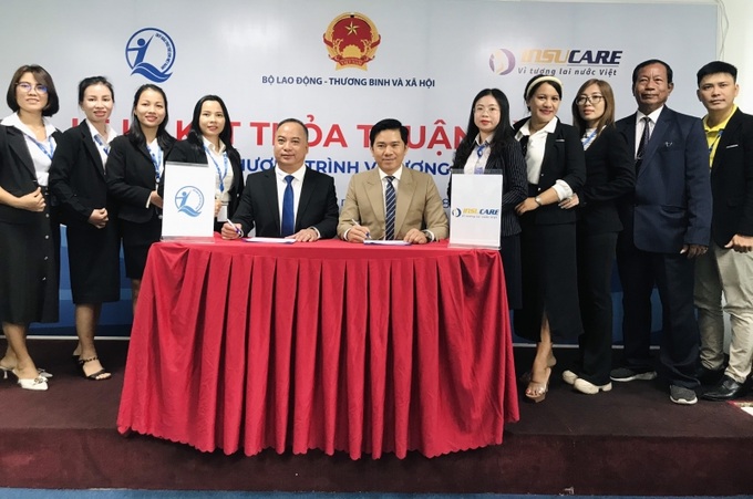 Các đại biểu tham dự Lễ ký kết thỏa thuận tài trợ.