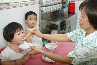 Vì đâu con trẻ chán ăn? 