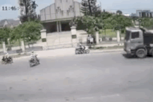 Đừng hơn thua với xe cỡ lớn!