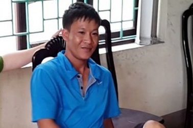 Bắt tạm giam đối tượng mua quân bài có chất phóng xạ