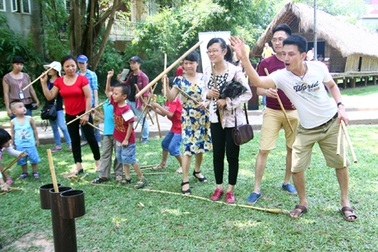 "Trở về tuổi thơ” qua các trò chơi dân gian thủa bé