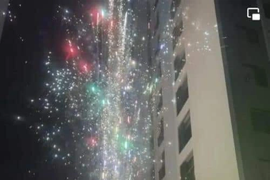 Bắn pháo hoa tổ chức trung thu làm cháy ban công căn hộ chung cư