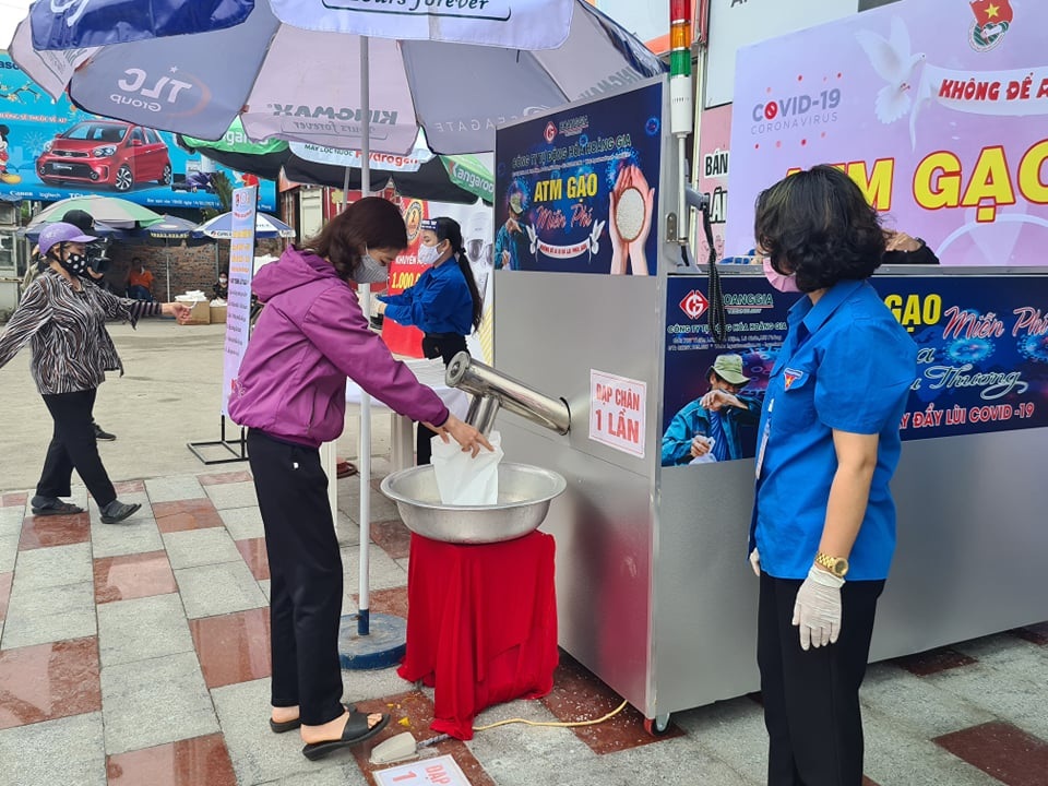 Ra đời trong đại dịch, ATM gạo cam kết phục vụ đến... hết năm - 7 Ra đời trong đại dịch, ATM gạo cam kết phục vụ đến... hết năm - 7