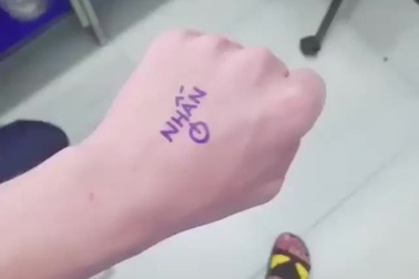 Chết cười với giải pháp mượn tiền mà không cần phải lên tiếng