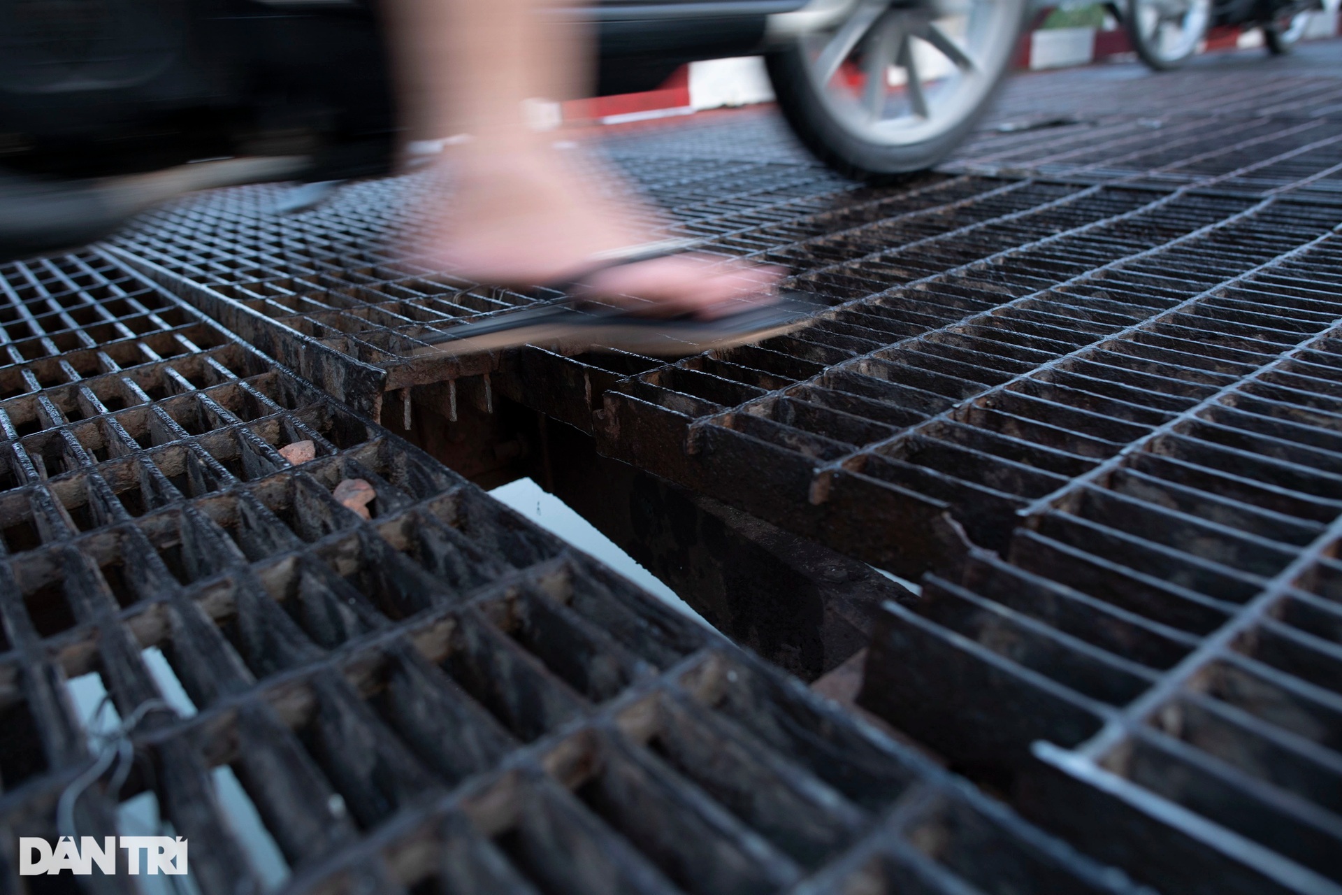 Cầu mới treo hơn 20 năm chưa xong, người dân TPHCM thấp thỏm qua cầu cũ - 6 Cầu mới treo hơn 20 năm chưa xong, người dân TPHCM thấp thỏm qua cầu cũ - 6