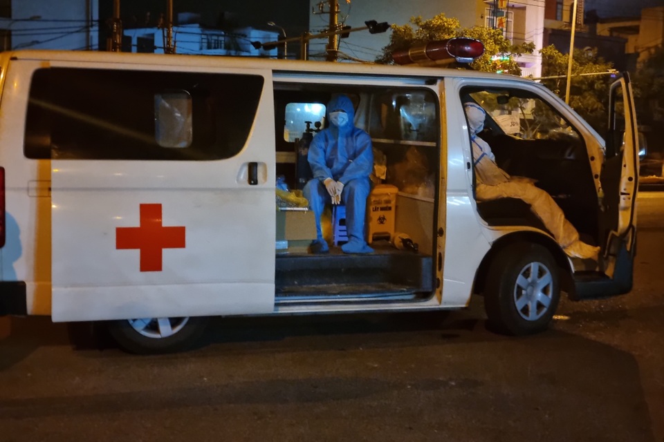 Tôi đã kiệt sức và ngủ gục ngay trên xe cấp cứu - 2 Tôi đã kiệt sức và ngủ gục ngay trên xe cấp cứu - 2