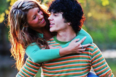 Tại sao phụ nữ lớn tuổi lại khiến nhiều đàn ông mê mệt?