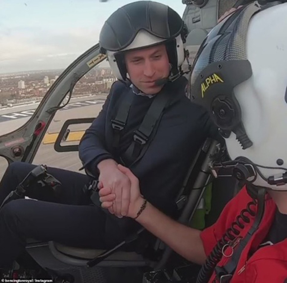 Phi hành đoàn tham gia làm việc tại bệnh viện dã chiến - 7