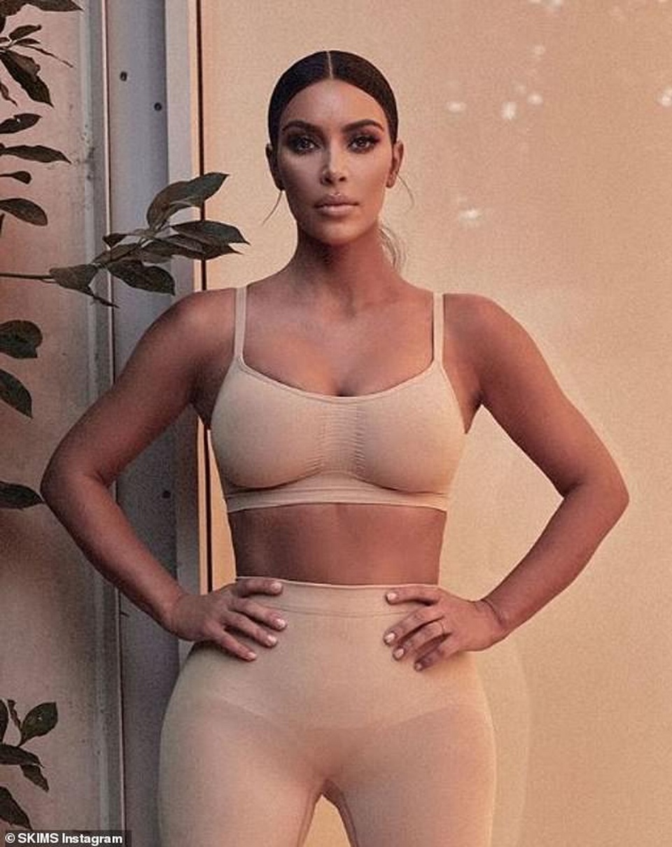 Kim Kardashian tiết lộ kiếm tiền trên mạng nhiều hơn show truyền hình - 3 Kim Kardashian tiết lộ kiếm tiền trên mạng nhiều hơn show truyền hình - 3