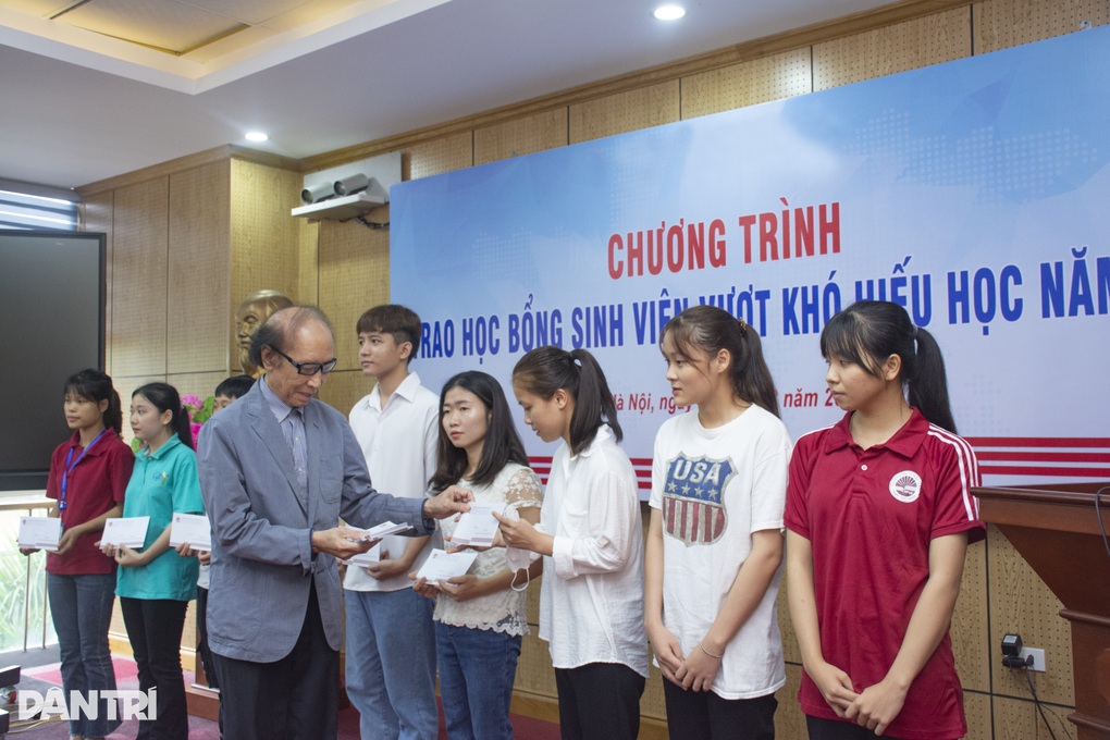 Trao tặng 35 suất học bổng giải Golf cho sinh viên ĐH Sư Phạm Hà Nội 2 - 1 Trao tặng 35 suất học bổng giải Golf cho sinh viên ĐH Sư Phạm Hà Nội 2 - 1