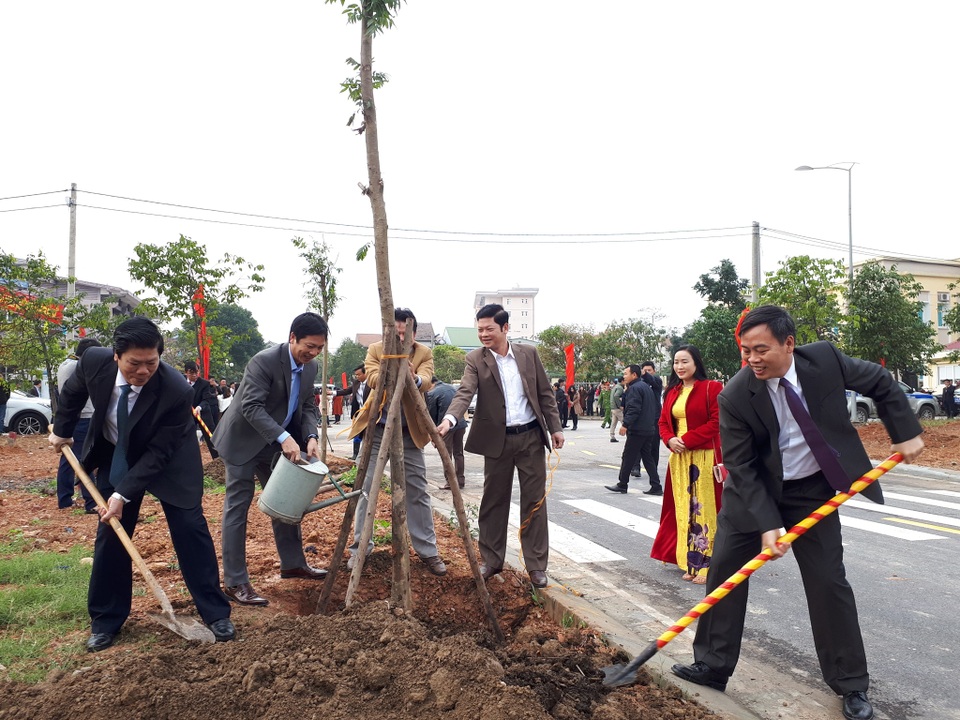 Trồng nhiều cây xanh dịp “Tết trồng cây” đầu Xuân Canh Tý - 2 Trồng nhiều cây xanh dịp “Tết trồng cây” đầu Xuân Canh Tý - 2