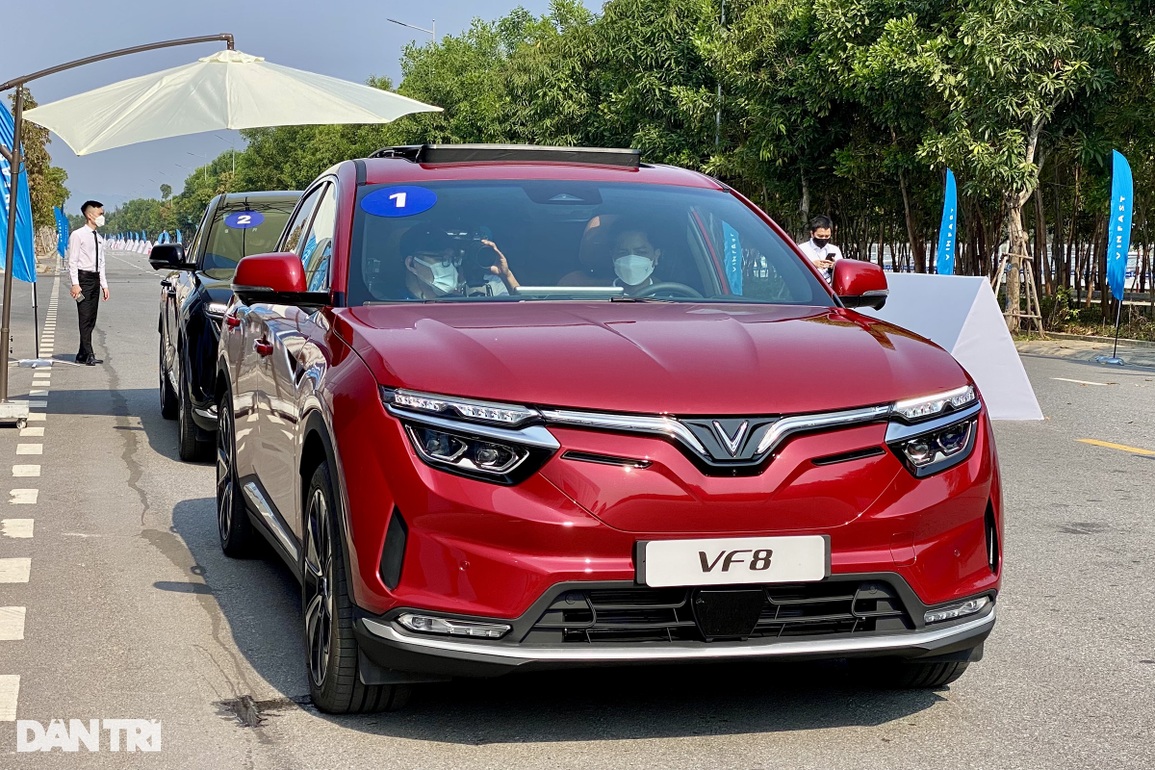 VinFast VF 8 bất ngờ xuất hiện tại Ấn Độ, đặt tham vọng ở đất nước tỷ dân? - 2 VinFast VF 8 bất ngờ xuất hiện tại Ấn Độ, đặt tham vọng ở đất nước tỷ dân? - 2
