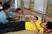 Khốn cùng góa phụ nghèo chăm 2 con mắc “bệnh nhà giàu”