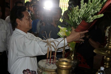 Thủ tướng dâng hương tưởng niệm Đại thi hào Nguyễn Du