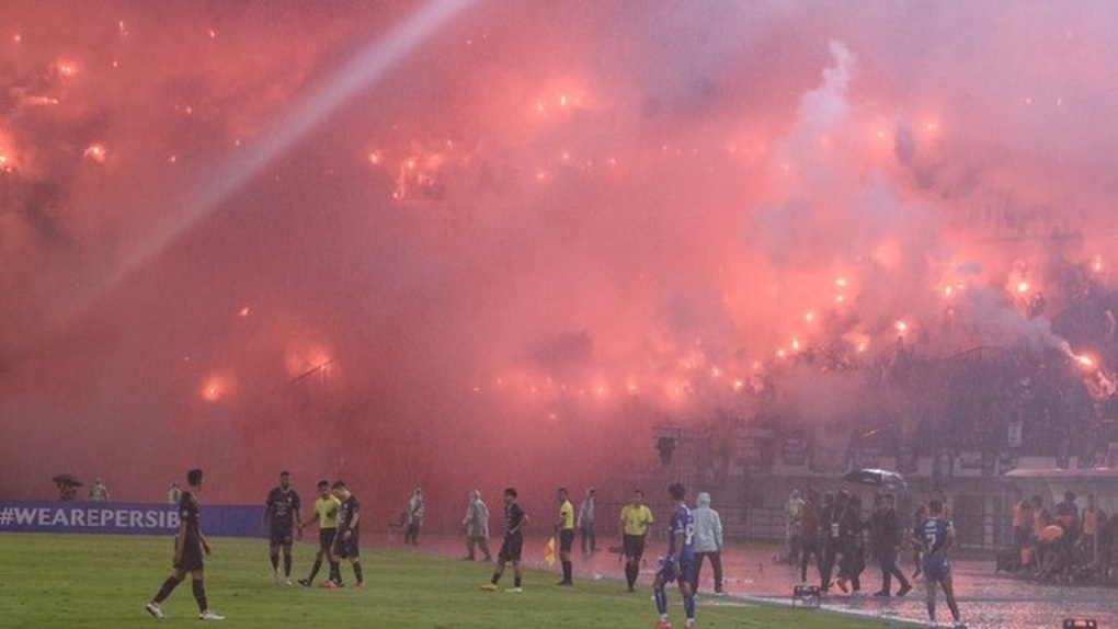 Indonesia xin gỡ bỏ lệnh cấm nghiêm khắc, FIFA trả lời đanh thép - 2 Indonesia xin gỡ bỏ lệnh cấm nghiêm khắc, FIFA trả lời đanh thép - 2