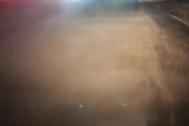 Bức xúc với kiểu gắn đèn pha siêu sáng và cực khó chịu phía sau đuôi xe tải