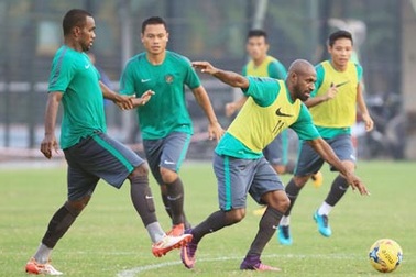 “Sát thủ” Boaz Salossa trở lại, HLV Riedl bớt lo lắng