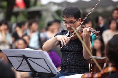 Trình diễn dàn nhạc giao hưởng đường phố tại Hà Nội