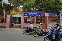 TPHCM: Ngăn học sinh đánh nhau, thầy giáo bị chấn thương