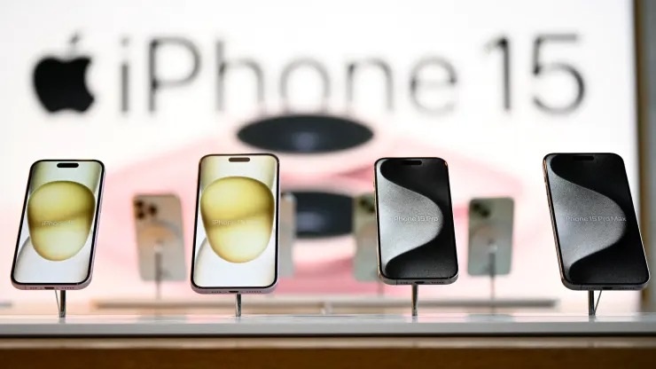 View - Doanh số iPhone sụt giảm, Apple đối mặt hàng loạt thách thức | Báo Dân trí