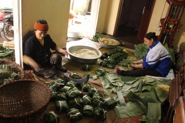 Làm bánh chưng Tết: Ngon, đẹp và… tốc độ!