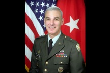 Tướng về hưu Mỹ bị giáng làm thiếu úy vì xâm hại tình dục con gái ruột