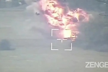 Video Ukraine phóng tên lửa nổ tung xe quân sự Nga