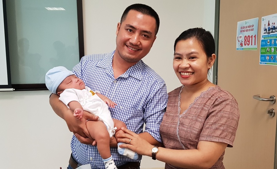 Bé trai thụ tinh ống nghiệm chào đời chỉ nặng 0,8kg - 3 Bé trai thụ tinh ống nghiệm chào đời chỉ nặng 0,8kg - 3