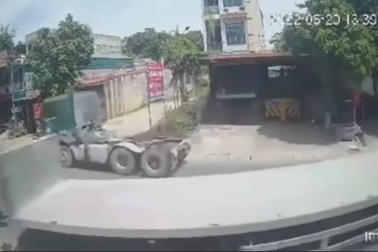 Xe đầu kéo bất ngờ bị "đứt đuôi" hết sức nguy hiểm