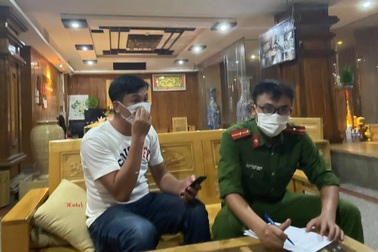 Địa bàn có 2 ca mắc Covid-19, tiệm massage vẫn vô tư đón khách