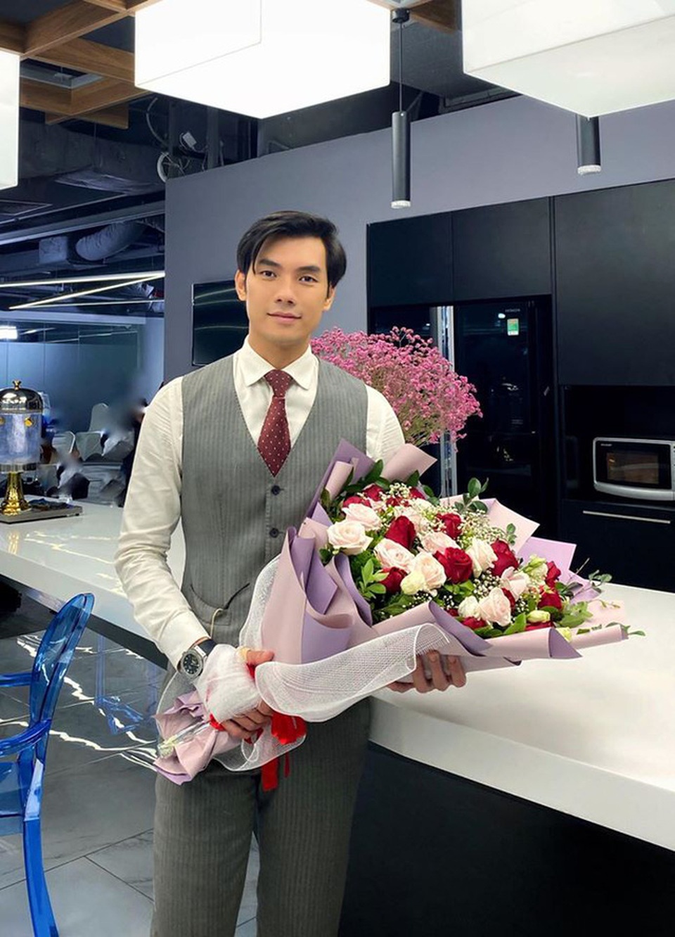 Nhan Phúc Vinh: “Tôi thấy mình thiệt thòi vì sống quá trầm tính” - 2 Nhan Phúc Vinh: “Tôi thấy mình thiệt thòi vì sống quá trầm tính” - 2