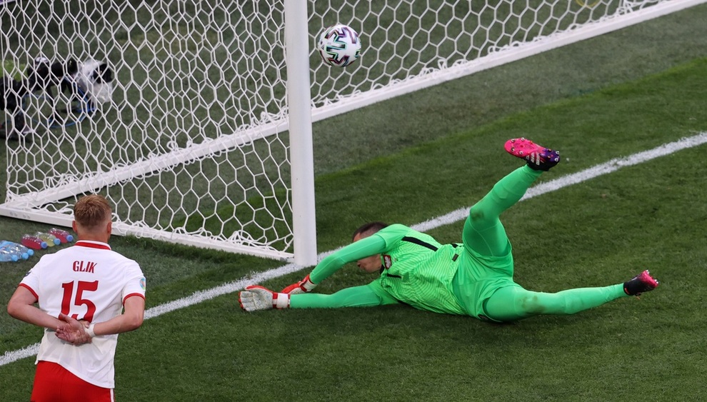 Điểm lại 11 pha phản lưới nhà tạo nên Euro 2020 kỳ lạ nhất lịch sử - 5