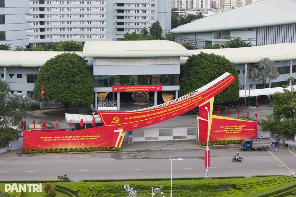 مؤتمر حزب مدينة هوشي منه عبر الإنترنت في 4 مواقع - 1 Đại hội đại biểu Đảng bộ TPHCM trực tuyến đến 4 điểm cầu - 1