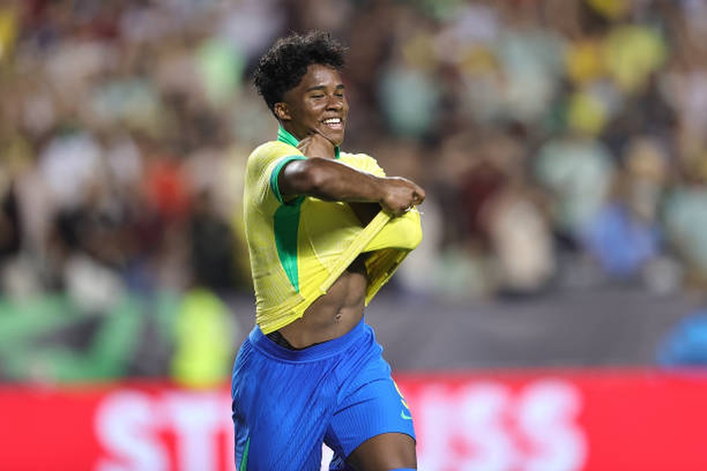 Đội tuyển Brazil thắng nghẹt thở sau màn rượt đuổi với 5 bàn thắng - 2